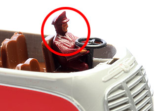 Setra: Version 3: groß mit Schirmmütze