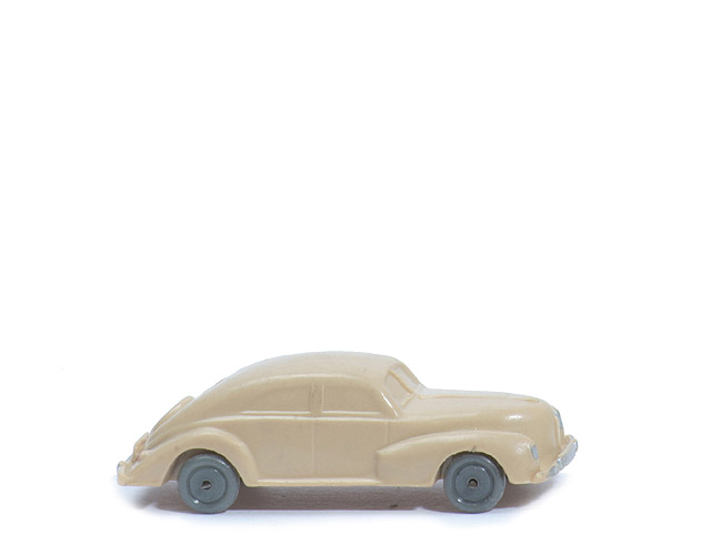 Schräghecklimousine, spitze Haube - beige, ohne Zughaken - 29/5j
