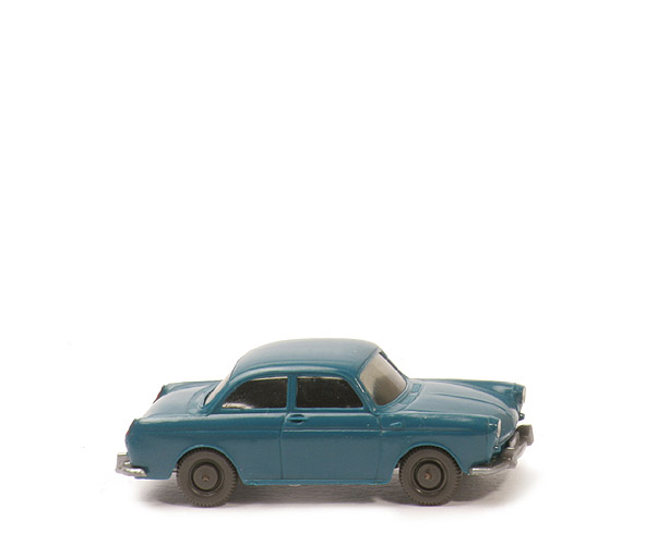 VW 1500 Stufenheck - (dunkel-) azurblau, Haube rund, o. IE - 40/12i