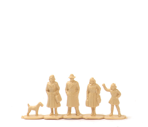 Stehende Figuren mit Hund - Form C, hellbeige - 880/8 ?
