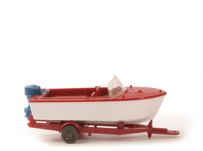 Motorboot auf Anhänger - rubinrot, Motor blaumetallic, hohe Scheibe - 95/1c