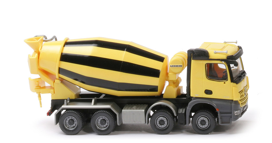 MB Arocs M ClassicSpace Fahrmischer (2016) - blassgelb (Aufbau Liebherr) - nicht erfasst