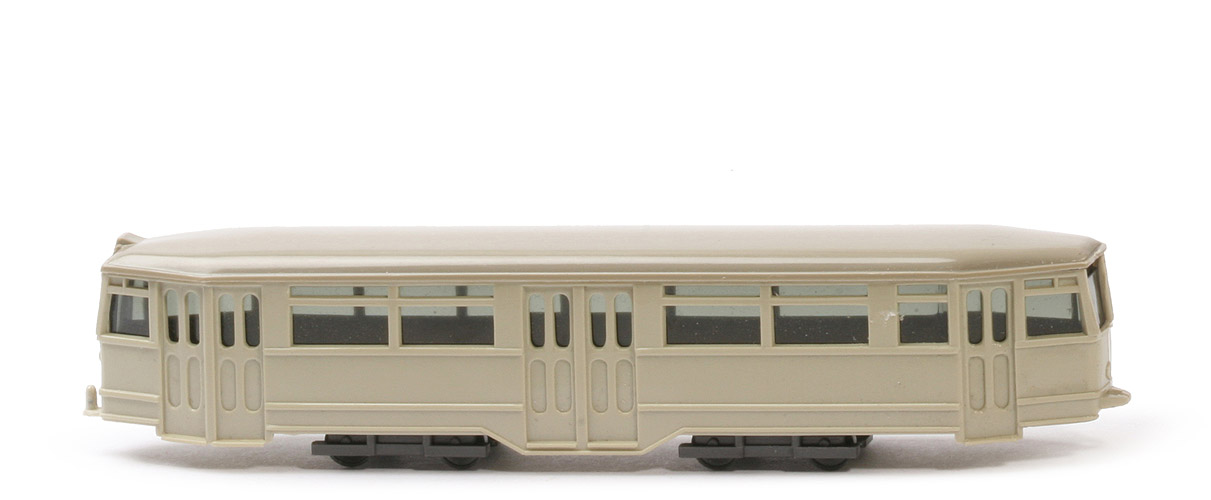 Straßenbahn-Anhänger - hellgelbgrau, Dach olivgrau, Prägung Radlauf WM/69/Germany - 741/3d