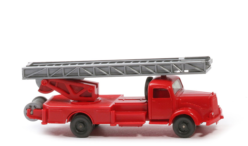 MB L 5000 Alter Leiterwagen - ein Blaulicht, FH, CH, Aufbau rot - 620/32a