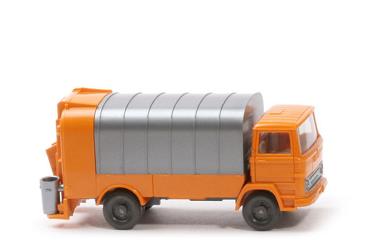 MB LP 1317 Müllwagen ohne Spiegel - KUKA - Grill stilisiert, gelborange, o. Lkr. - Kuka (A)