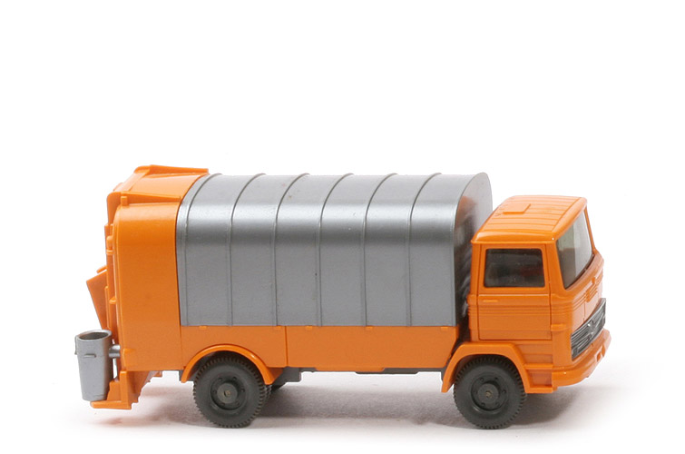 MB LP 1317 Müllwagen ohne Spiegel - mit KUKA - gelborange - 643/13b