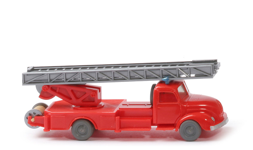 Magirus S 3500 Alter Leiterwagen - Blaulichtleiste, FH, CH, Aufbau orangerot, Trittfläche Struktur - 620/18a