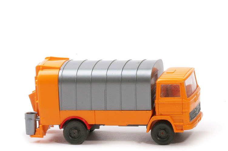 MB LP 1317 Müllwagen ohne Spiegel - mit KUKA - orangegelb - 643/13b