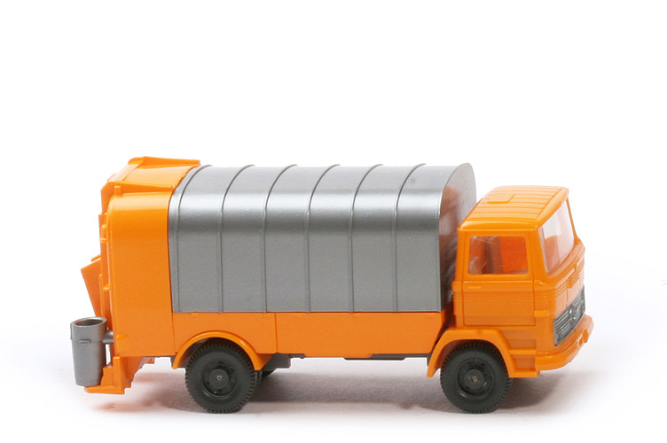 MB LP 1317 Müllwagen ohne Spiegel - mit KUKA - orangegelb - 643/13b