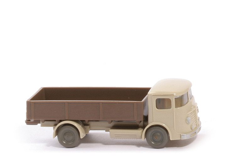 Büssing 4500 Pritschen-LKW - Typ 1, hellgelbgrau / blassbraun - 470/4j