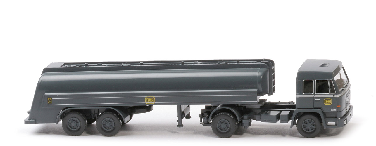 Büssing BS 16 S Tanksattelzug (2022) - PMS: "Serie 800", Bahn auf der Straße Nr. 12 - nicht erfasst