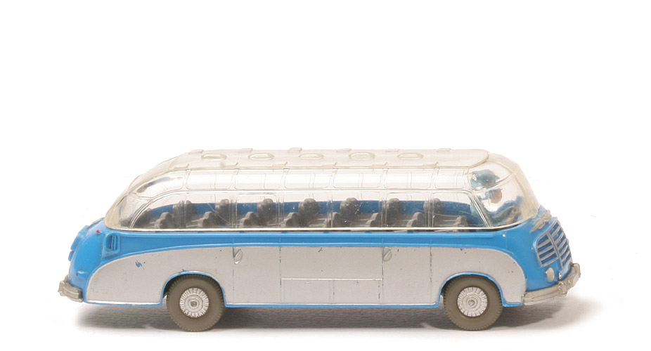 Setra-Bus - himmelblau, Armaturenbrett trapezförmig, mit Fahrer - 730/3