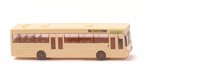 Linienbus MB O 405, unbeschriftet - Ziel 74, hellbeige, m. Fahrer - 702/1b