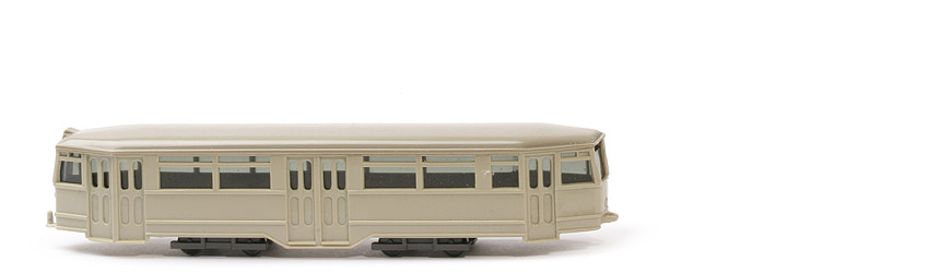 Straßenbahn-Anhänger - hellgelbgrau, Dach olivgrau, Prägung Radlauf WM/69/Germany - 741/3d