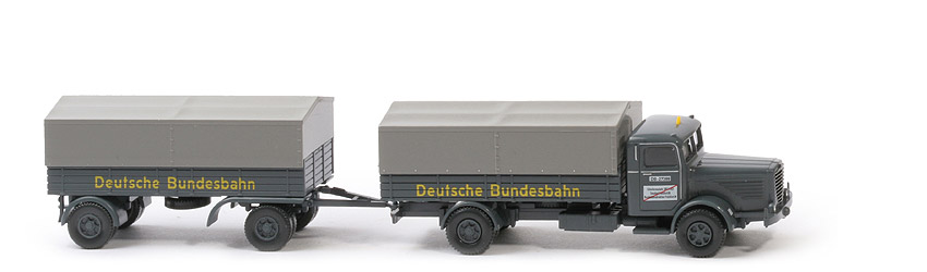 Büssing 8000 Typ 3, Lastzug mit 2-Achs-Anhänger (2022) - PMS: "Serie 800", Bahn auf der Straße Nr. 7 - nicht erfasst