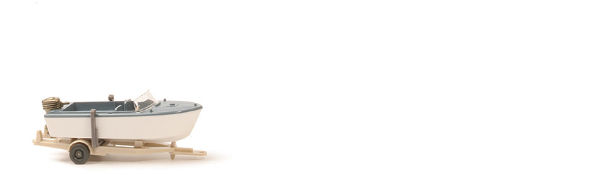 Motorboot auf Anhänger - graublau, Motor goldmetallic, flache Scheibe - 95/4d