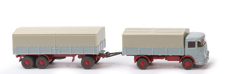 Büssing LU 7 Lastzug (1983 ff) - hellblaugrau, BP Anhänger Berlin-W - 477/2